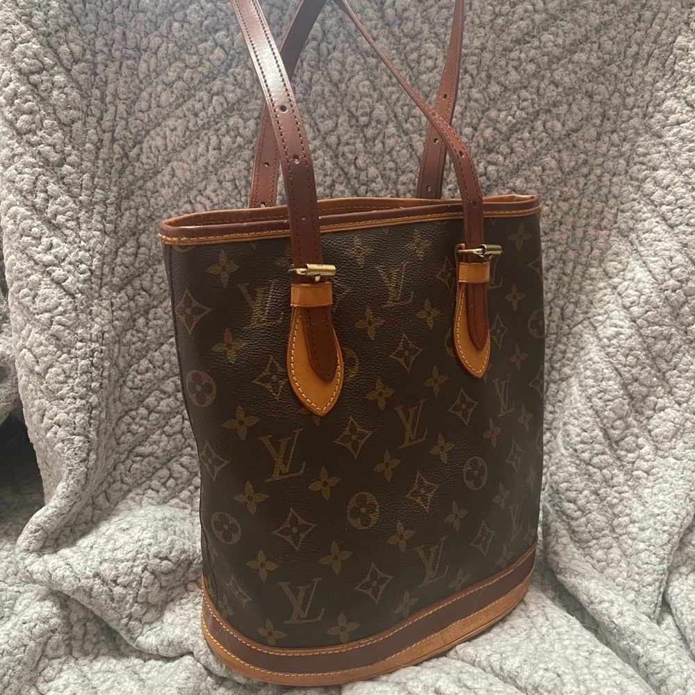 ✨ Vintage Louis Vuitton Bucket Bag ✨
